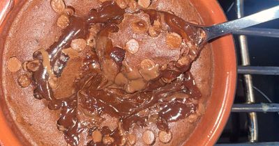 I made the air fryer 'Nutella Lava Cake' using five ingredients