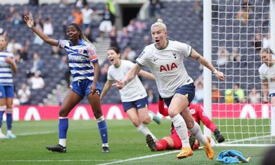 Beth England leads way as Tottenham leave Reading rock bottom of WSL