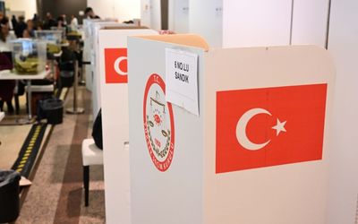 Turks abroad begin vote in presidential election runoff