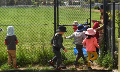 Childcare workers’ union to seek 25% pay rise after Labor budget snub