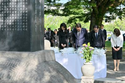 Japan, South Korea leaders in historic Hiroshima visit