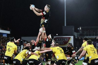 Super Rugby Pacific-leading Chiefs chase strong finish