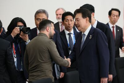 Zelenskiy meets South Korea's Yoon at G7