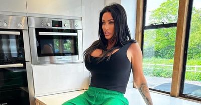 Katie Price declares 'I have news' before confusing fans with kitchen countertop snap