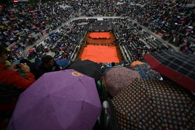 Bad weather delays start of men's tennis final in Rome