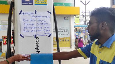 Fuel outlets and restaurants in Chennai refuse to take ₹2,000 notes