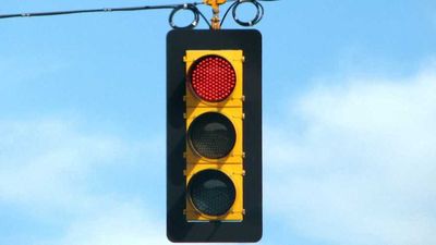 New Traffic Light In Canada Stays Red For Speeders In School Zone