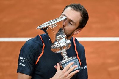Medvedev wins maiden clay court title at Italian Open