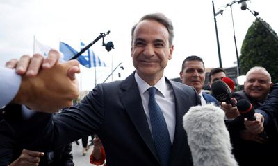 Greek centre-right party falls short of majority in general election