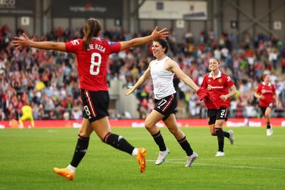 Manchester United take WSL title race to the wire with dramatic derby winner