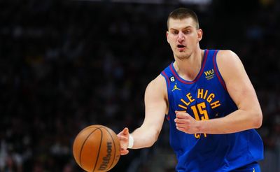 Mike Malone revealed Nikola Jokic called the Nuggets’ plays that put away the Lakers in Game 3
