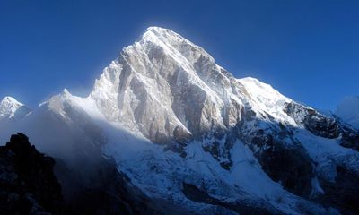 Australian climber Jason Kennison dies on Mount Everest while returning from summit