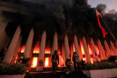 Fire destroys historic Philippine post office building