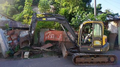 French authorities begin demolition of vast Mayotte shantytown