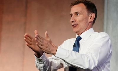Officials warned over accuracy after Jeremy Hunt tweet on public debt