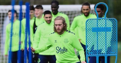 Everton midfielder facing fitness race for relegation showdown as injury problems continue