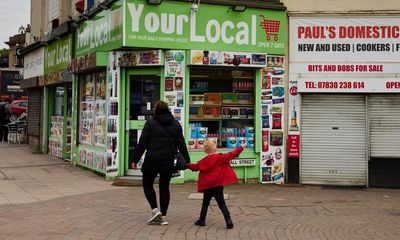 Automated UK welfare system needs more human contact, ministers warned