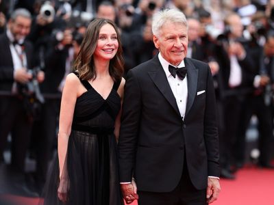 Harrison Ford lovingly admires wife Calista Flockhart in ‘adorable’ viral photo: ‘Couple goals’