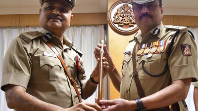Alok Mohan takes over as in-charge Karnataka DG&IGP from Praveen Sood