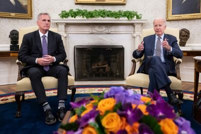 McCarthy, Biden meet on US debt crisis as time runs short