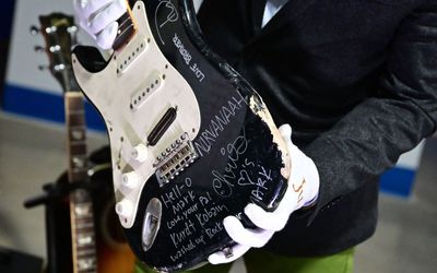 Kurt Cobain’s smashed guitar sells for over $900,000