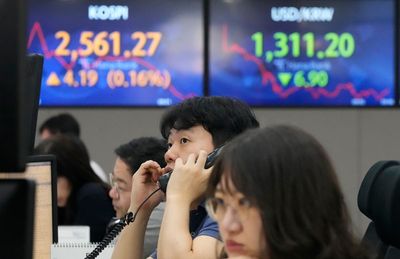 Asian stocks fall after more US debt talks fail to break impasse