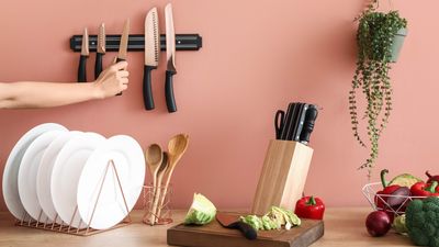 7 clever ways to store kitchen knives