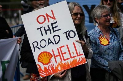 Climate protesters disrupt Shell shareholder meet