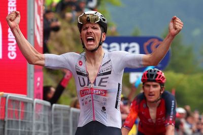 Giro d'Italia: Almeida outduels Thomas on stage 16 atop Monte Bondone