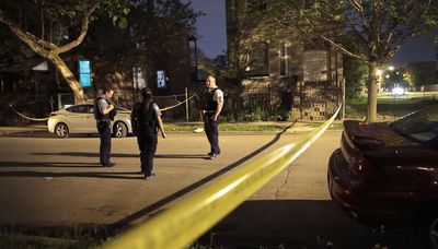 Yellow-vested Peacekeepers, funded by the state, will patrol Chicago streets Memorial Day weekend