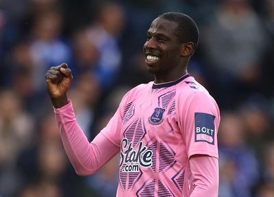 Abdoulaye Doucoure extends Everton stay