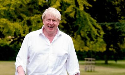 Boris Johnson referred to police over allegedly hosting friends at Chequers in lockdown