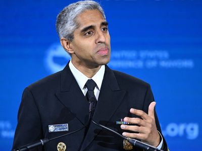 Social media can put young people in danger, U.S. surgeon general warns