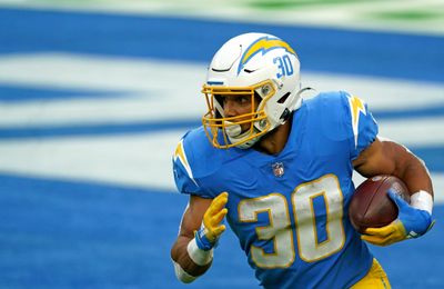 Chargers, RB Austin Ekeler agree to contract revision for 2023 season