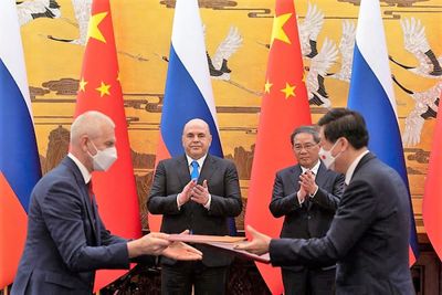 Russia, China sign economic pacts