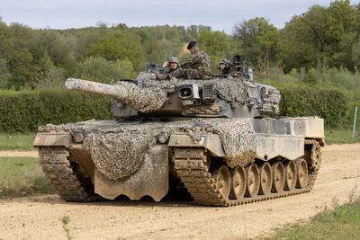 Switzerland takes step towards sale of 25 Leopard 2 tanks back to Germany