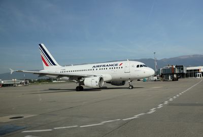 France bans short-haul flights in effort to fight climate change