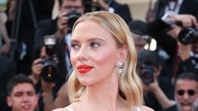 Scarlett Johansson showcases summer's hottest lipstick trend and her glowing complexion is down to these under $60 skincare products