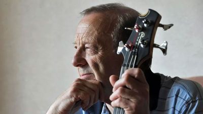 The Beatles’ “first left-handed bassist”, Chas Newby, dies aged 81