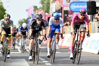Geraint Thomas retains Giro d’Italia lead as Mark Cavendish edged out in ‘crazy bunch finish’