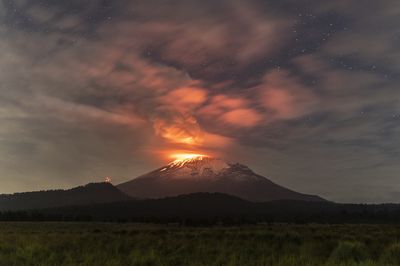 Popocatépetl volcano spews smoke and ash, putting millions of Mexicans on alert