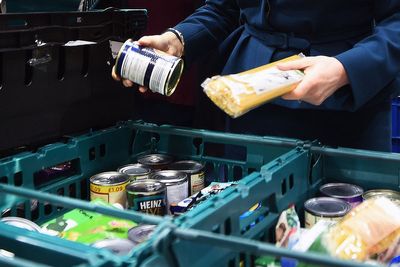 Pupils in families using food banks during pandemic ‘received lower GCSE grades’
