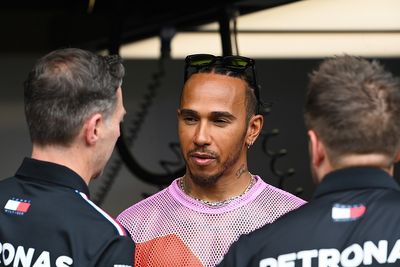 Hamilton: New Mercedes F1 contract "nearly there", no Ferrari talks