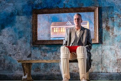 Stephen Tompkinson stars as playwright Samuel Beckett in first show since trial