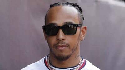 Lewis Hamilton says new Mercedes deal is close, no Ferrari talks