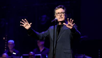 Stephen Colbert, idled by writers strike, to host Chicago benefit