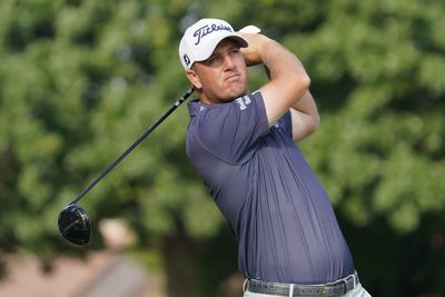 Tom Hoge holes out for eagle with Michael Block-like slam dunk at Charles Schwab Challenge