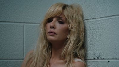 Yellowstone's Kelly Reilly Finally Won An Award For Playing Beth Dutton, With Hassie Harrison And More Sharing Excited Reactions