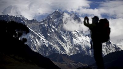 Why have there been so many deaths on Mount Everest this spring climbing season?