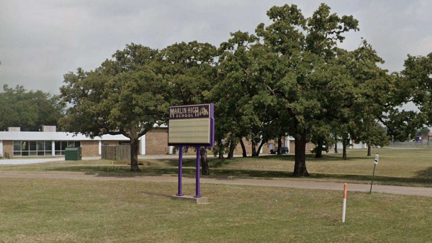 Texas high school delays its graduation, after only a…